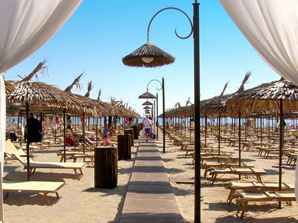 Hotel Confort Rimini Zewnętrze zdjęcie