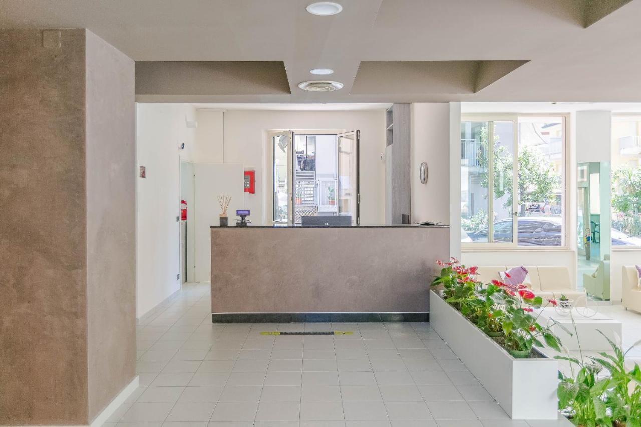 Hotel Confort Rimini Zewnętrze zdjęcie