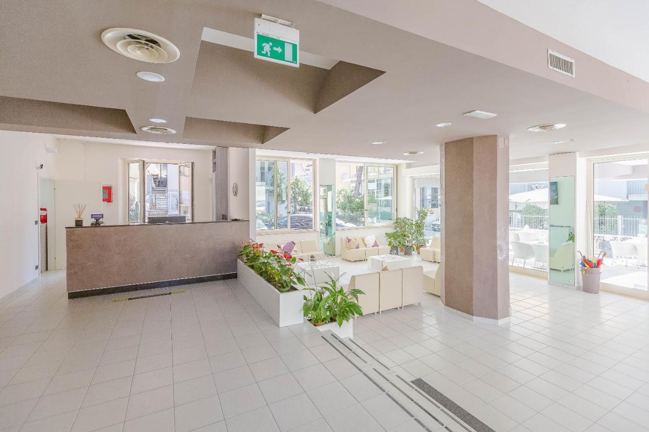Hotel Confort Rimini Zewnętrze zdjęcie