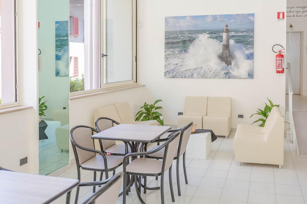 Hotel Confort Rimini Zewnętrze zdjęcie