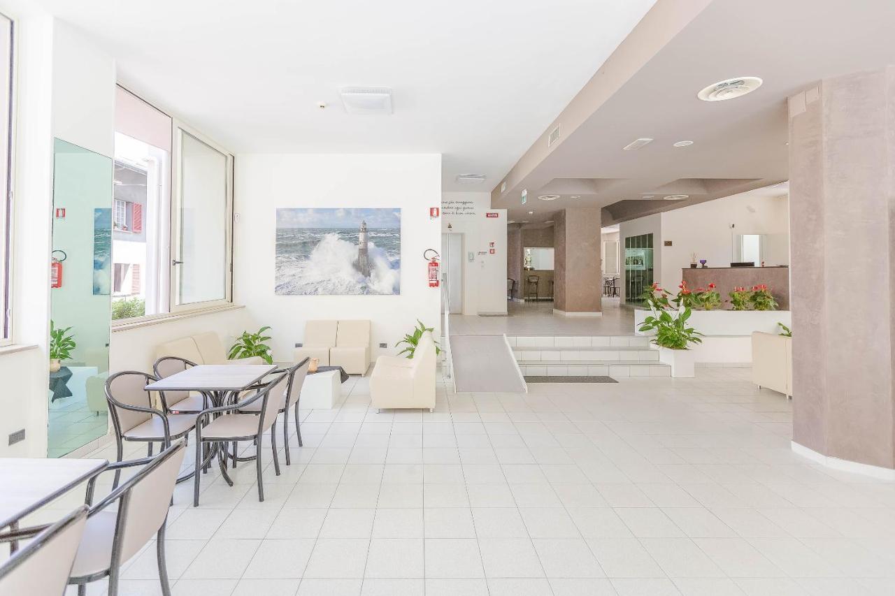Hotel Confort Rimini Zewnętrze zdjęcie