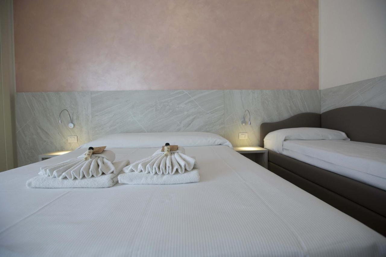 Hotel Confort Rimini Zewnętrze zdjęcie