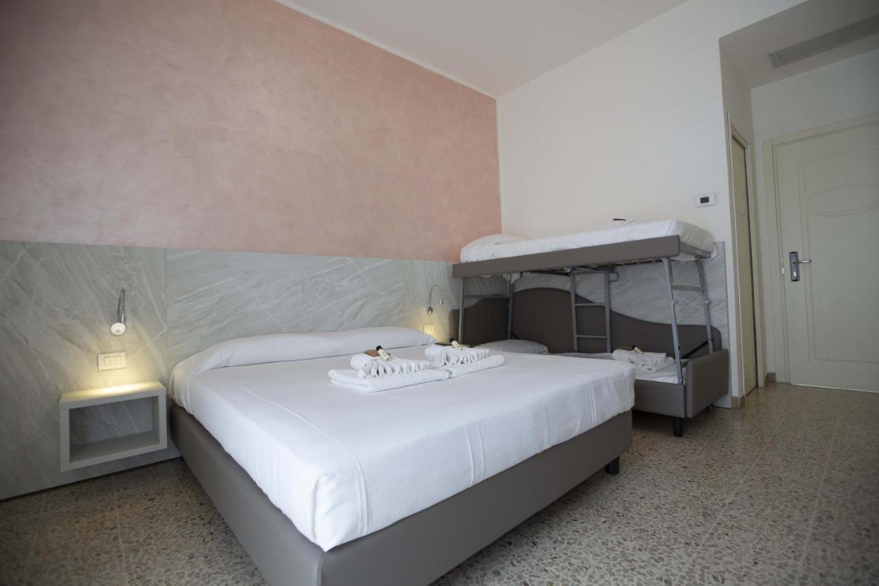 Hotel Confort Rimini Zewnętrze zdjęcie