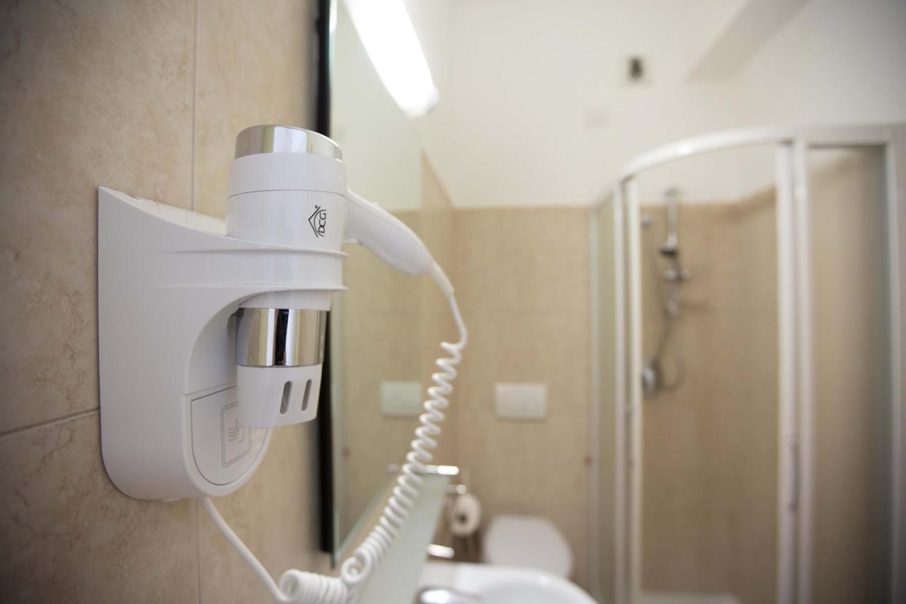 Hotel Confort Rimini Zewnętrze zdjęcie