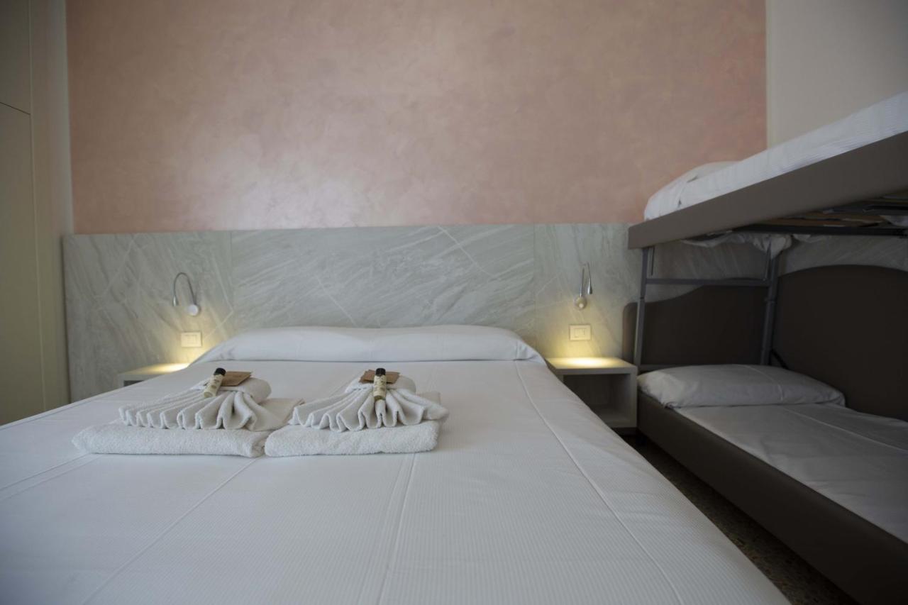 Hotel Confort Rimini Zewnętrze zdjęcie