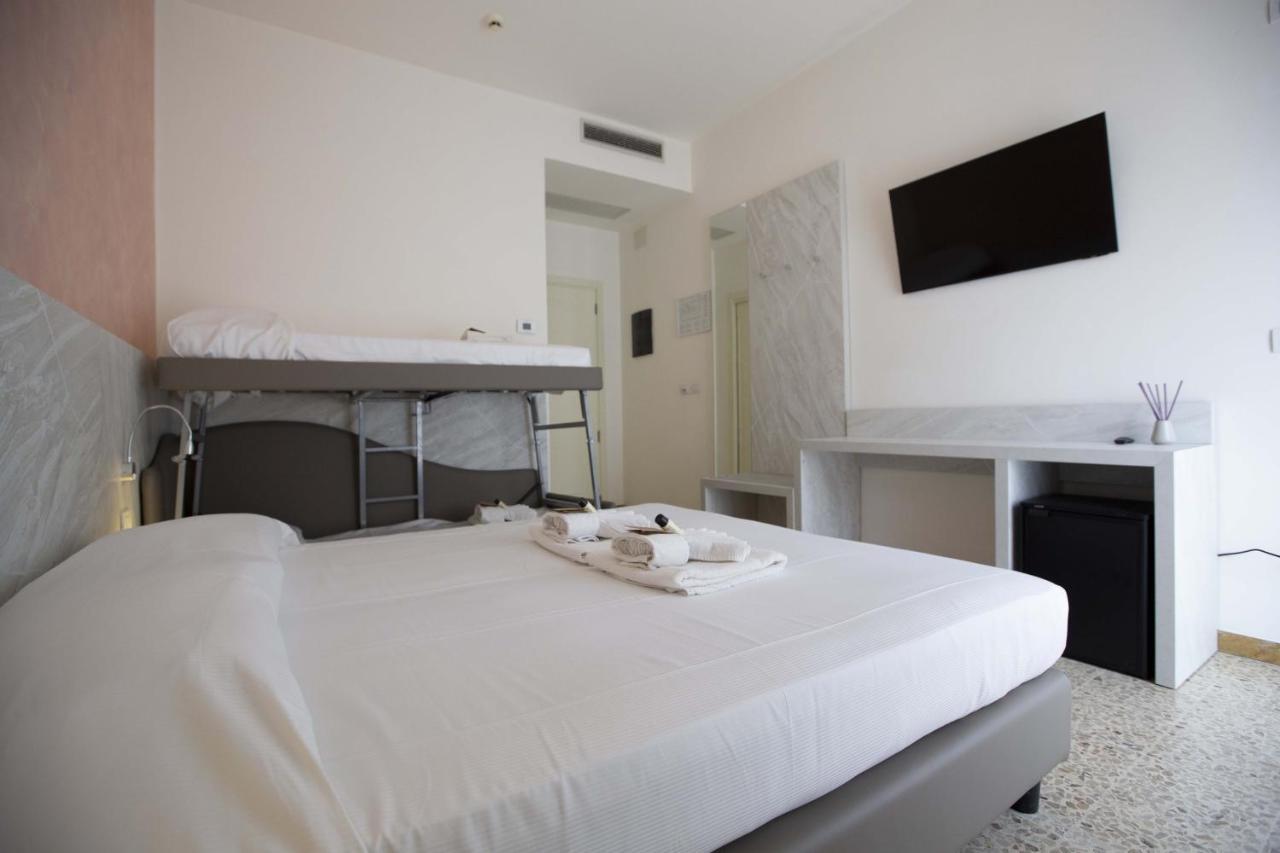 Hotel Confort Rimini Zewnętrze zdjęcie
