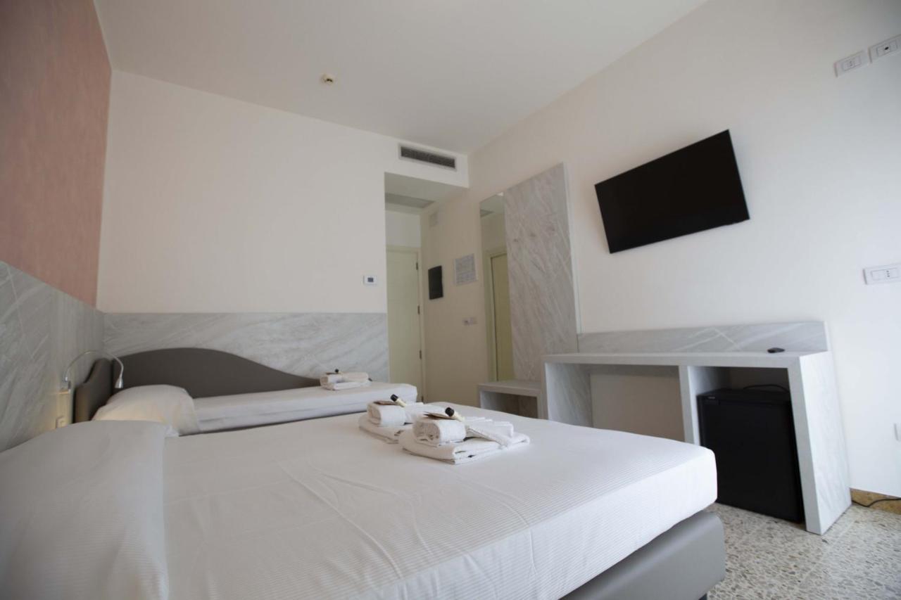 Hotel Confort Rimini Zewnętrze zdjęcie