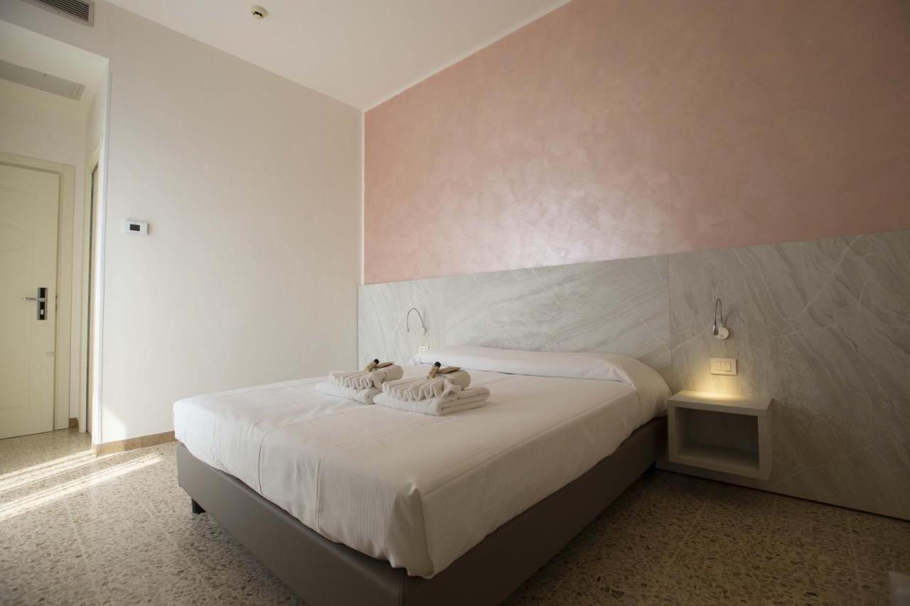 Hotel Confort Rimini Zewnętrze zdjęcie
