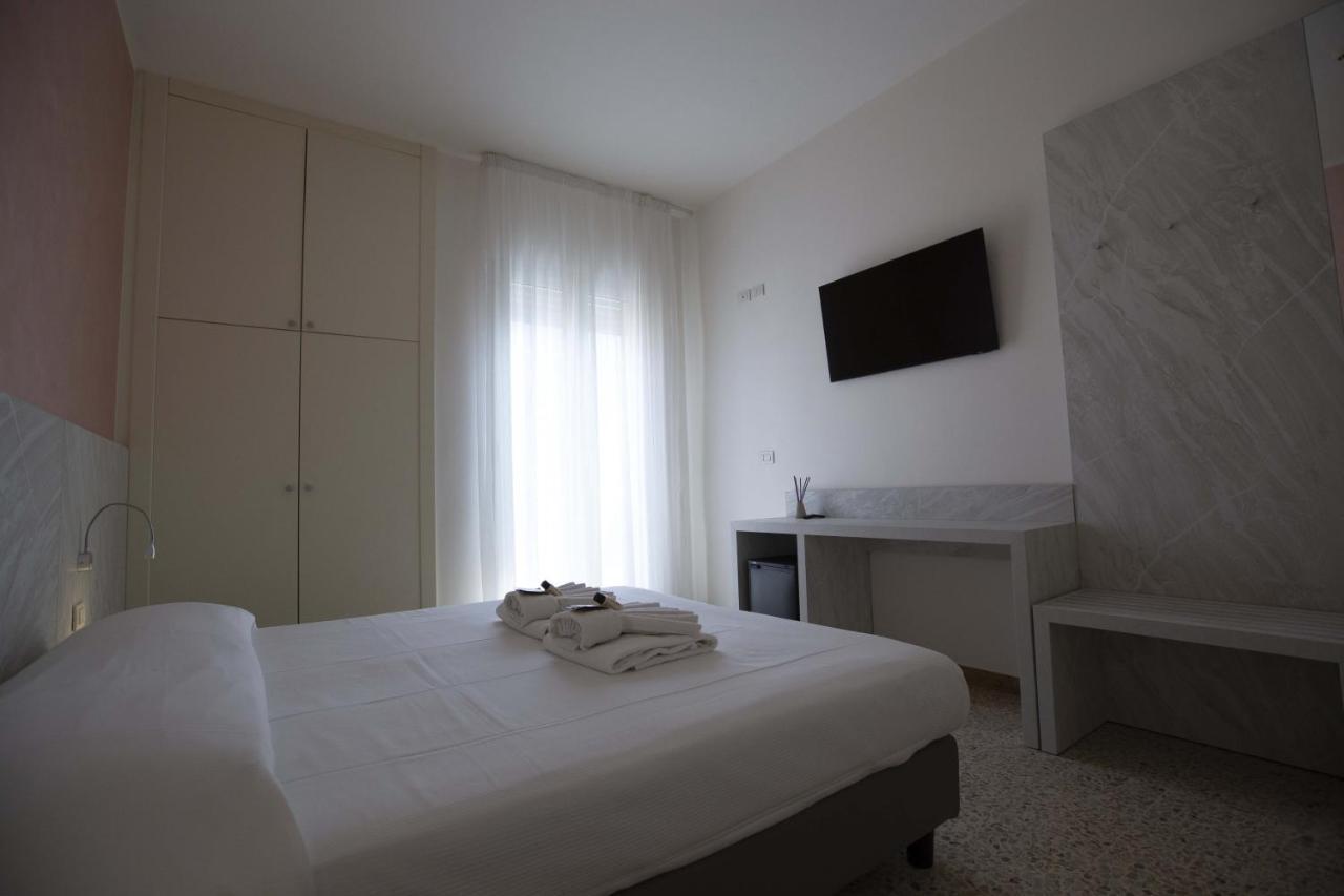 Hotel Confort Rimini Zewnętrze zdjęcie