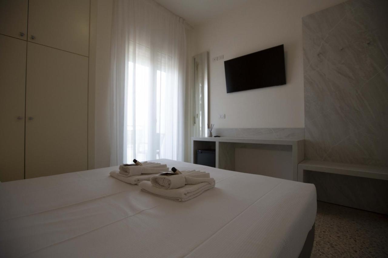 Hotel Confort Rimini Zewnętrze zdjęcie